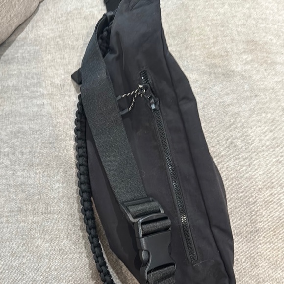 BEIS Black Men's sports pack Crossbody Bag - Picture 4 of 4